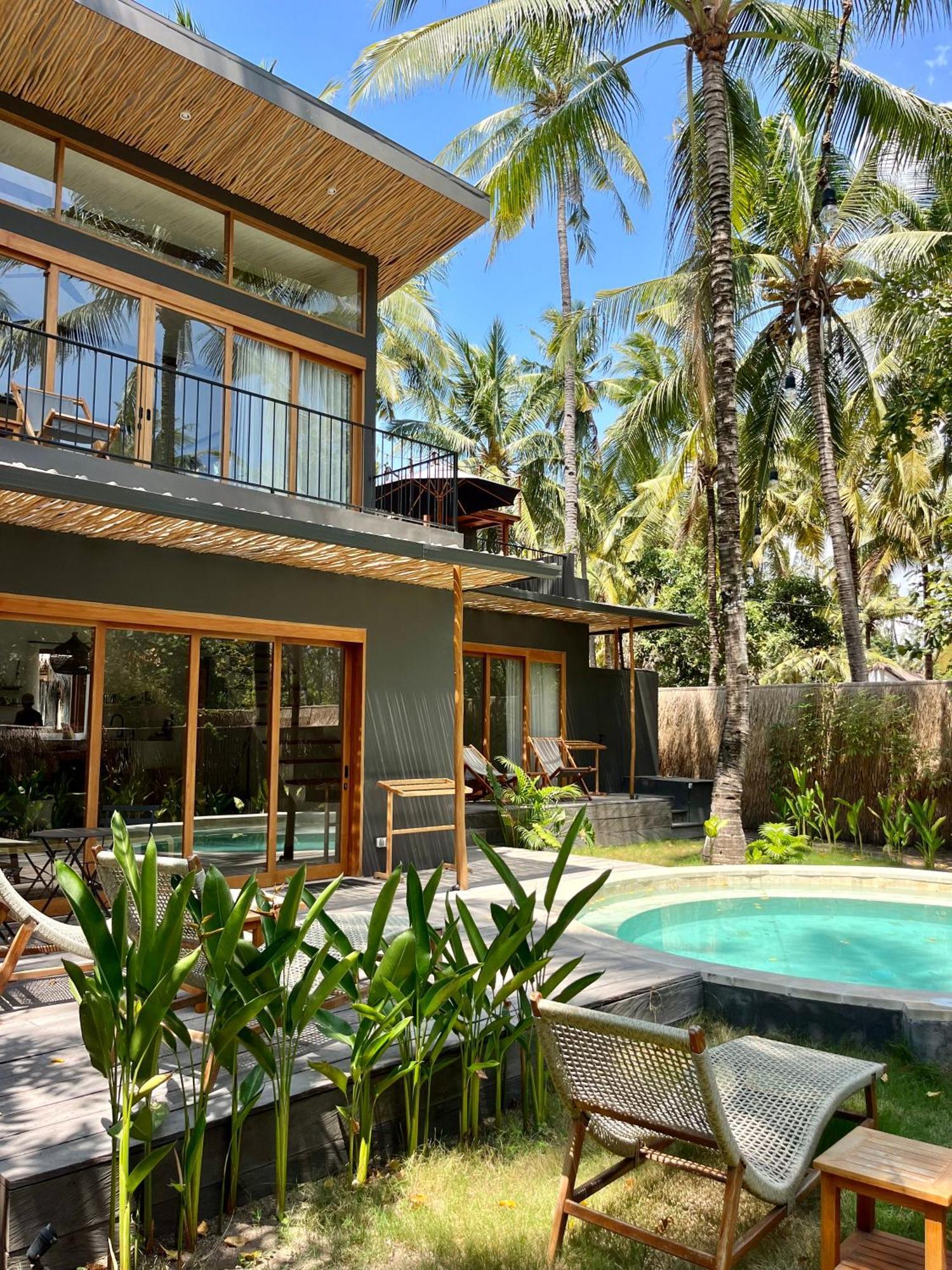 Villa Luna - *